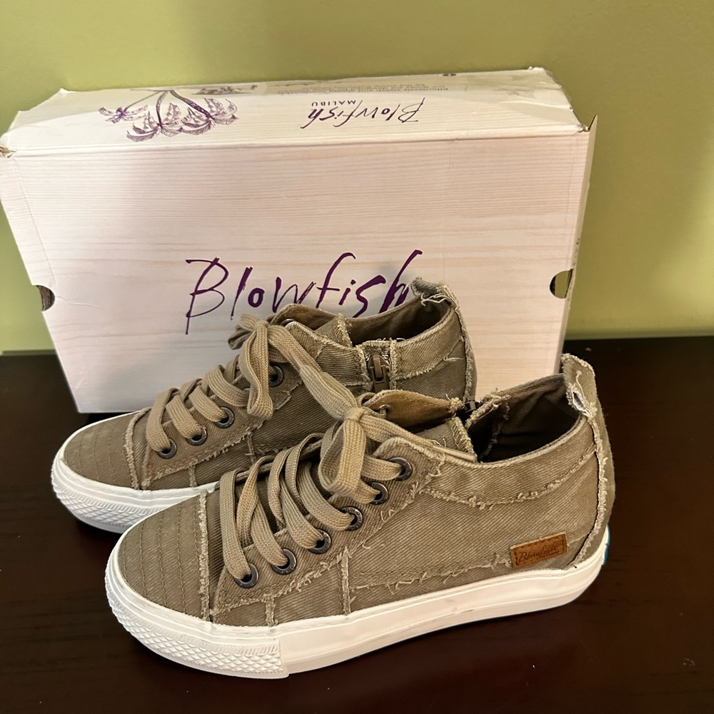 BNIB BLOWFISH MALIBU MIAMI TWILL SNEAKERS